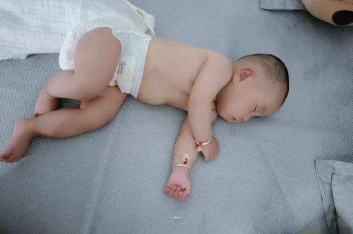 河南3个月宝宝怎么抱